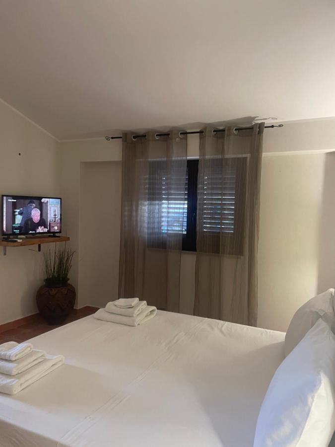 B&B I 3 Mori Barcellona-Pozzo di Gotto Bagian luar foto